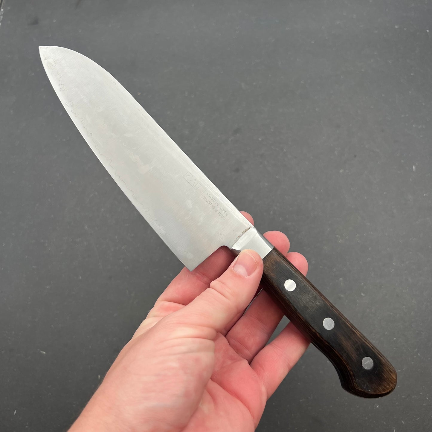 Kai Santoku 170mm rustfri