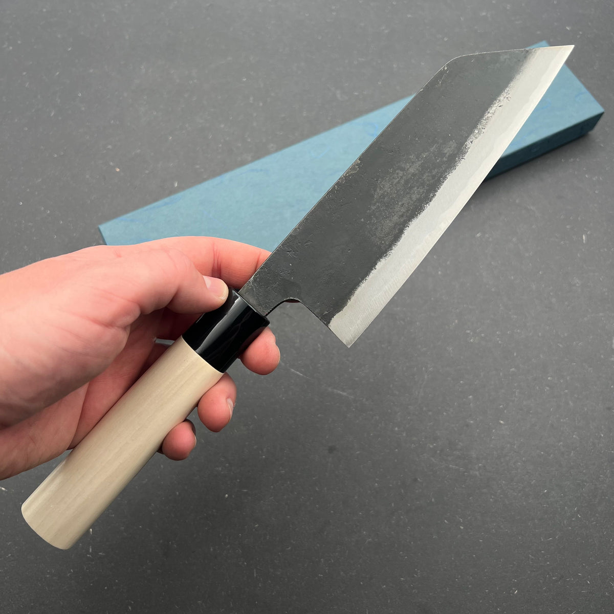 Takahashi Bunka 165mm Kurouchi  Carbon (blå kerne)