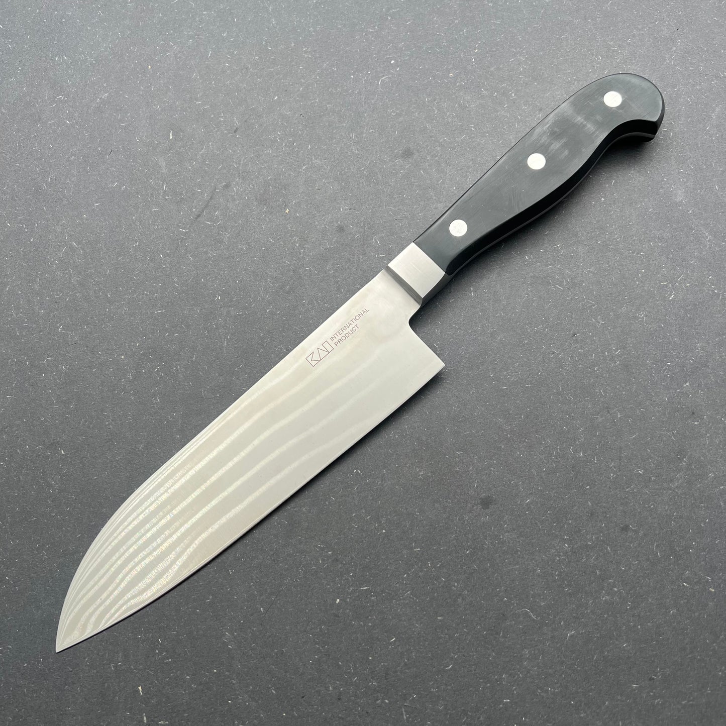 Kai Santoku 185mm rustfri