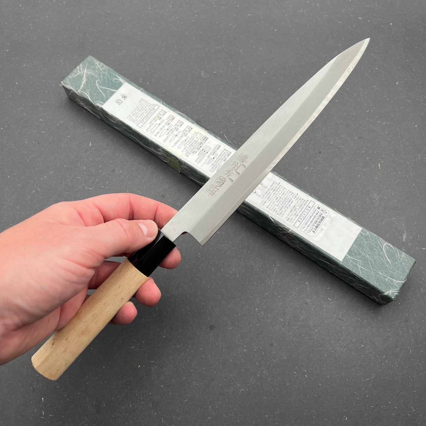 Kai Seki Yanagiba 210mm carbon