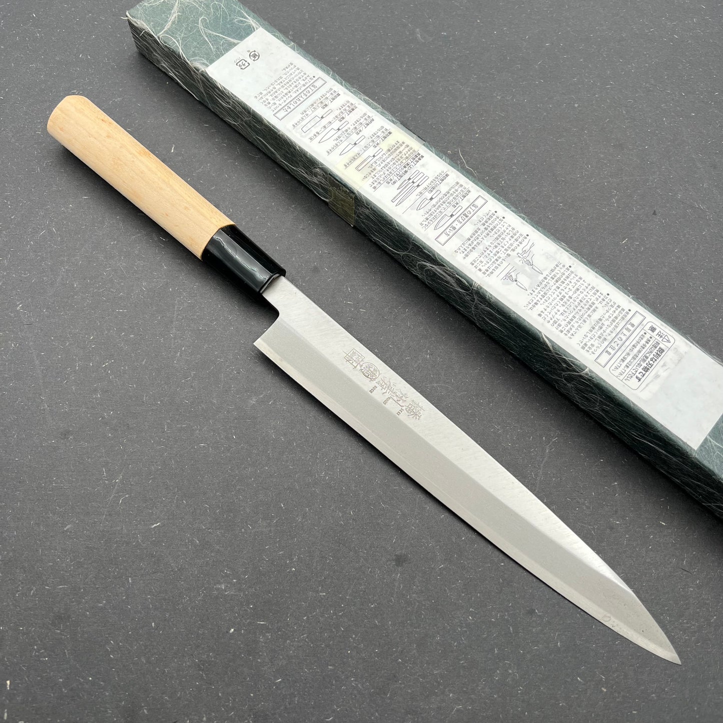 Kai Seki Yanagiba 210mm carbon