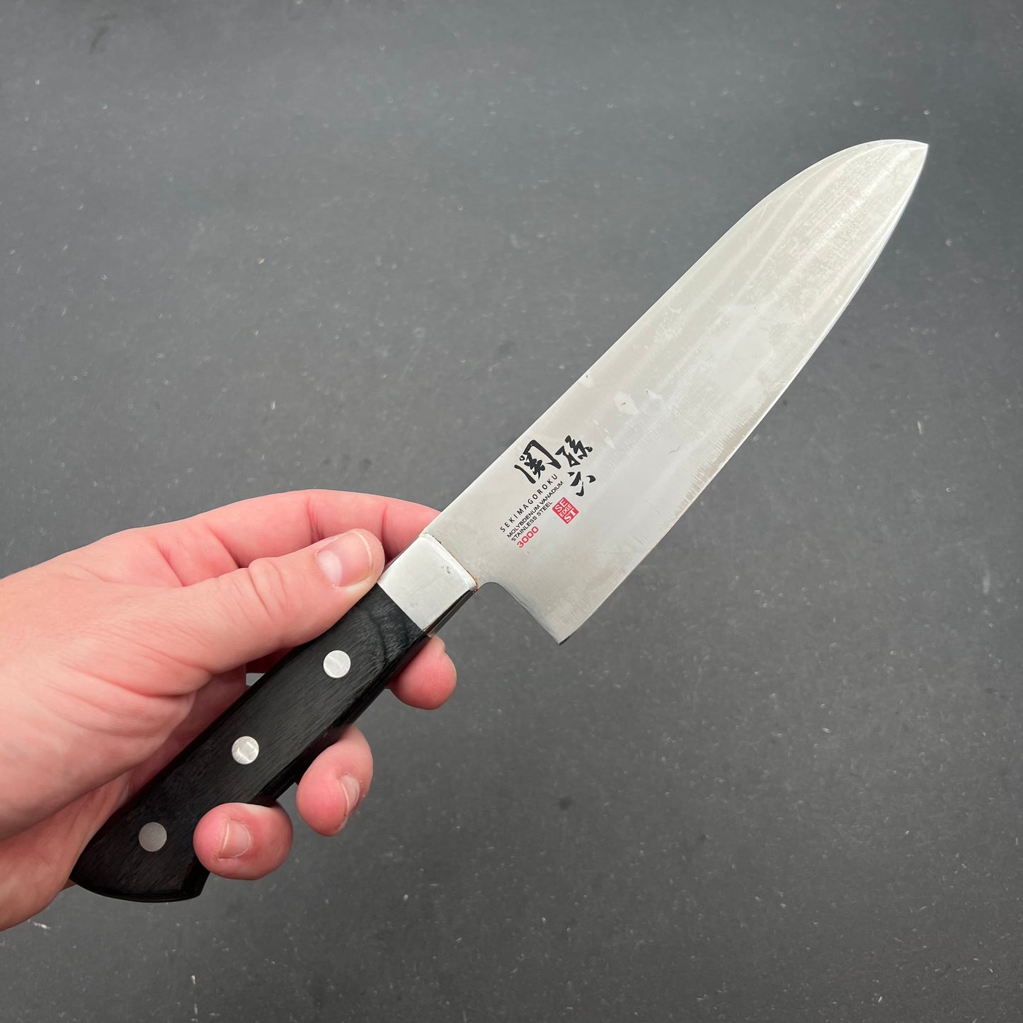 Kai Santoku 170mm rustfri