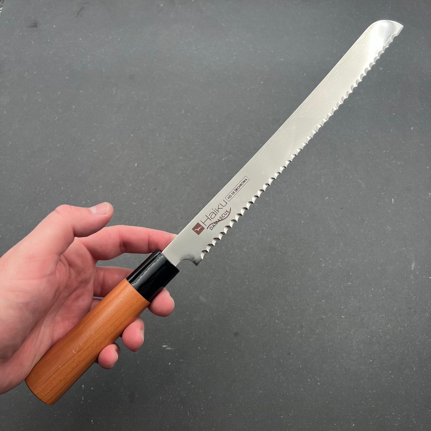 Haiku Damascus HD8 Brødkniv 250mm