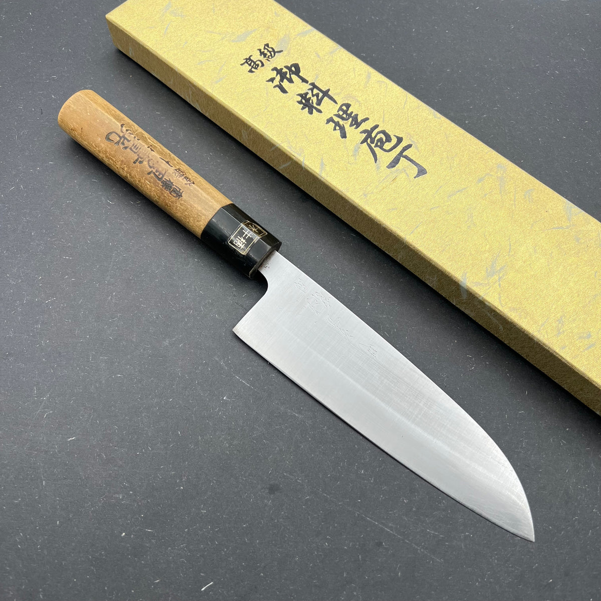 Santoku 170mm Carbon