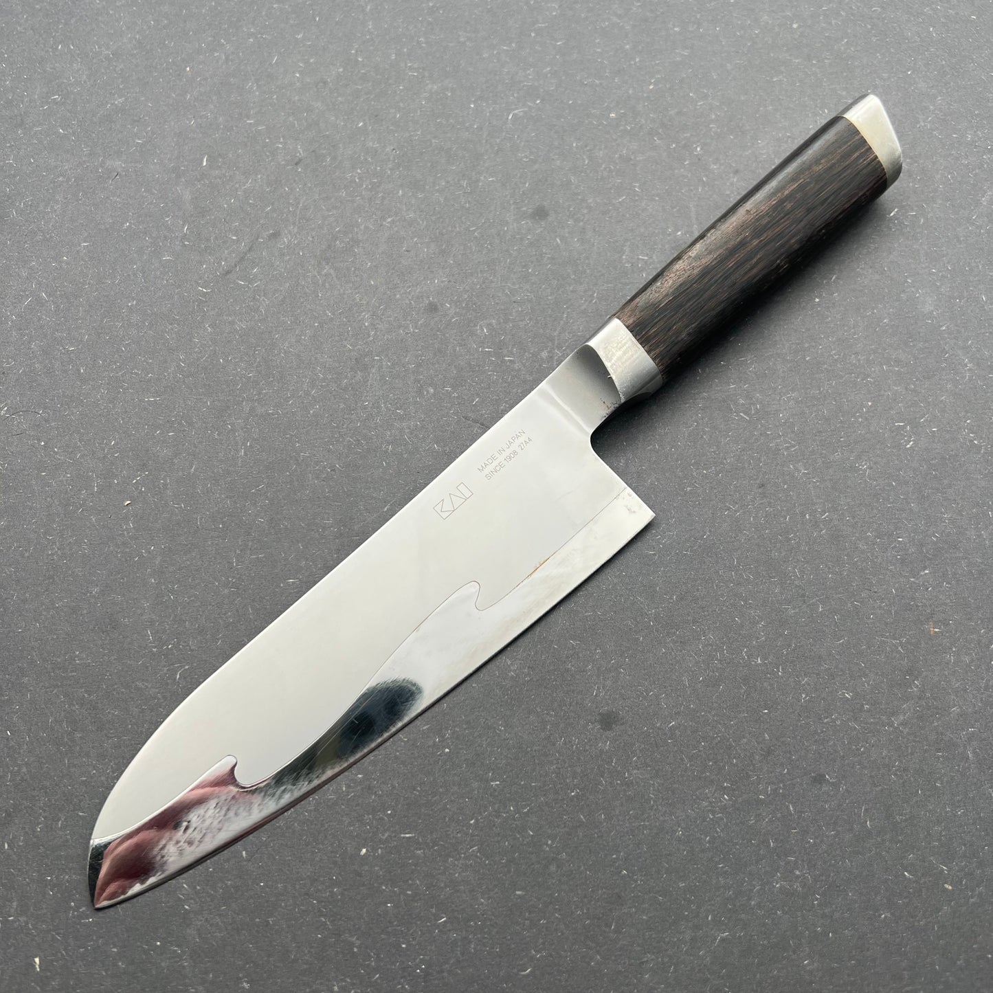 Kai Santoku 170mm rustfri